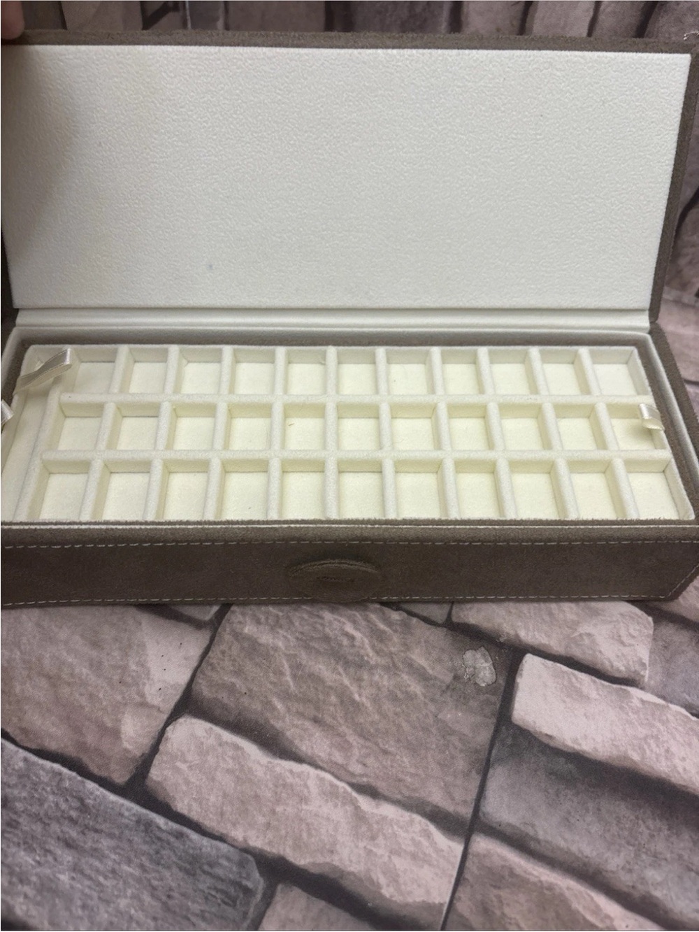 Pandora brown suede jewelry box, specifically designed for charms and bracelets - Picture 7 of 10